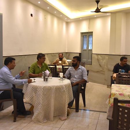 Hotel R B International Varanasi Eksteriør billede
