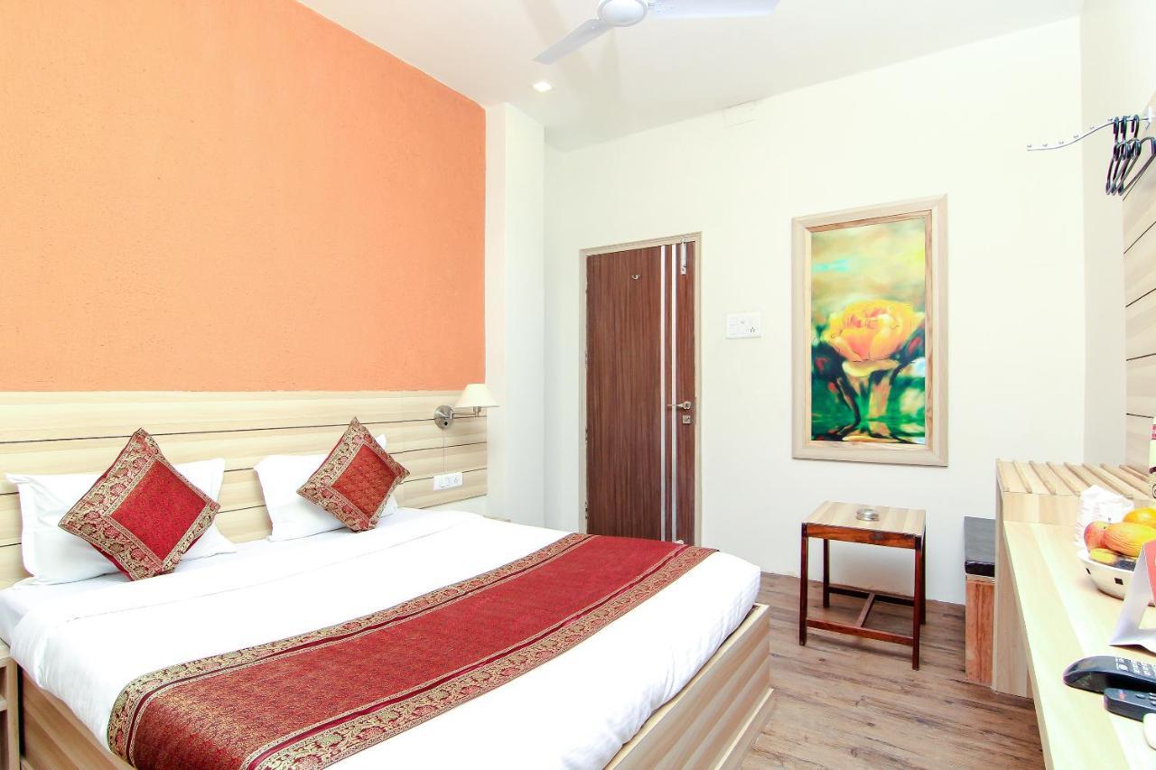 Hotel R B International Varanasi Eksteriør billede