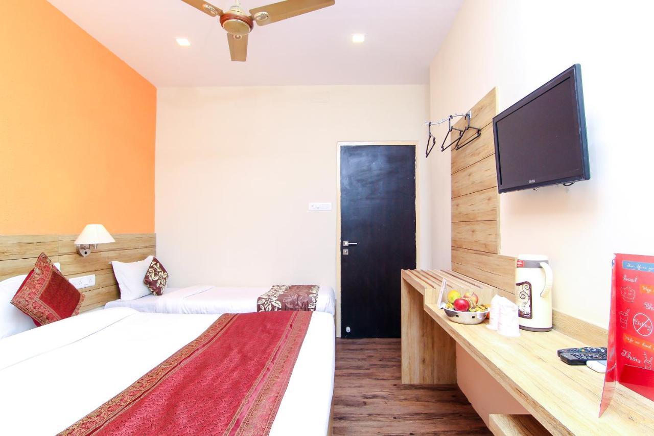 Hotel R B International Varanasi Eksteriør billede