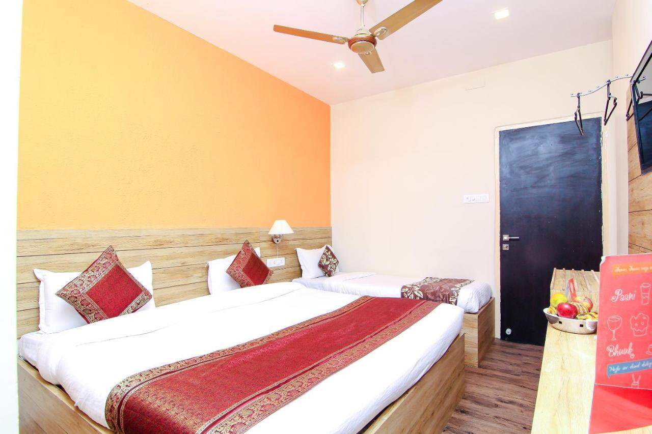 Hotel R B International Varanasi Eksteriør billede