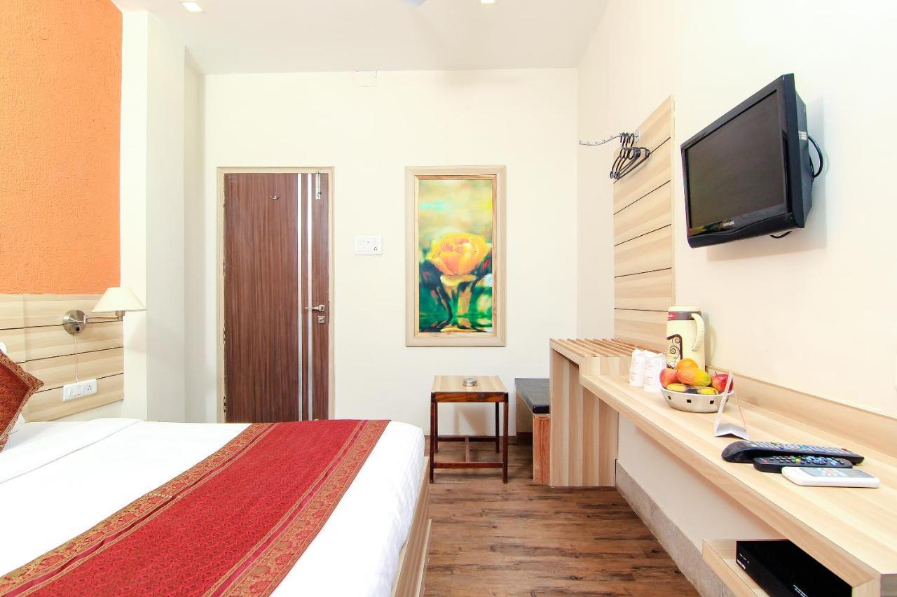 Hotel R B International Varanasi Eksteriør billede